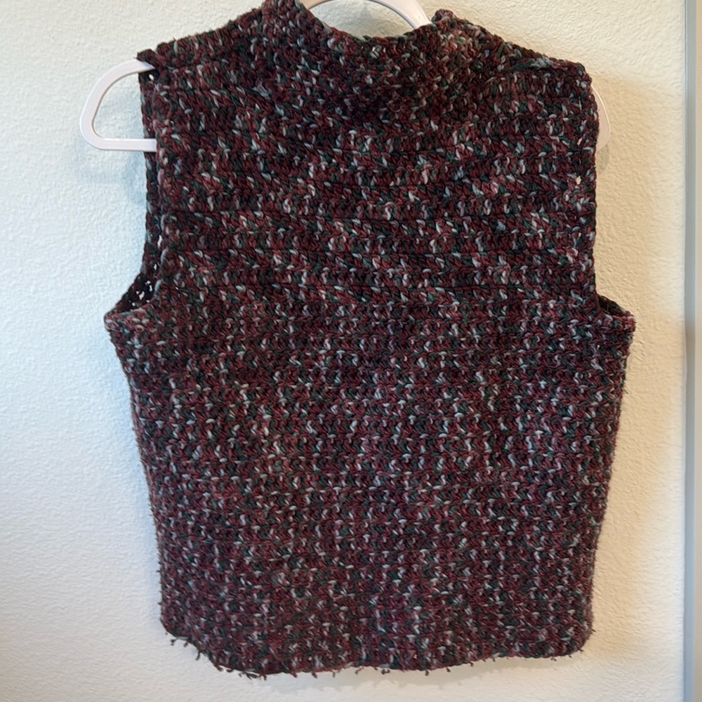 Vintage hand knit sweater vest!